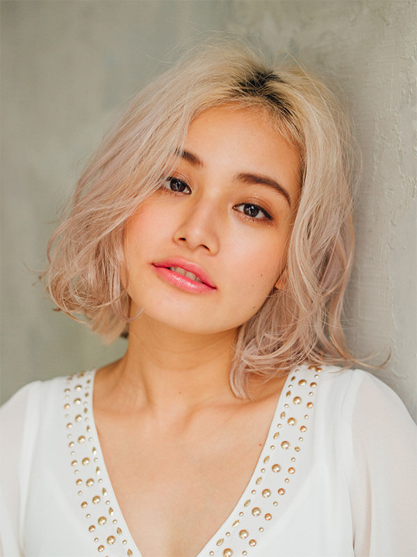 千歳船橋にある美容室・美容院「ヘアメイク パッセージ(passage)千歳船橋店」のヘアスタイル「口コミ くせ毛風ハイトーンボブ」の拡大画像